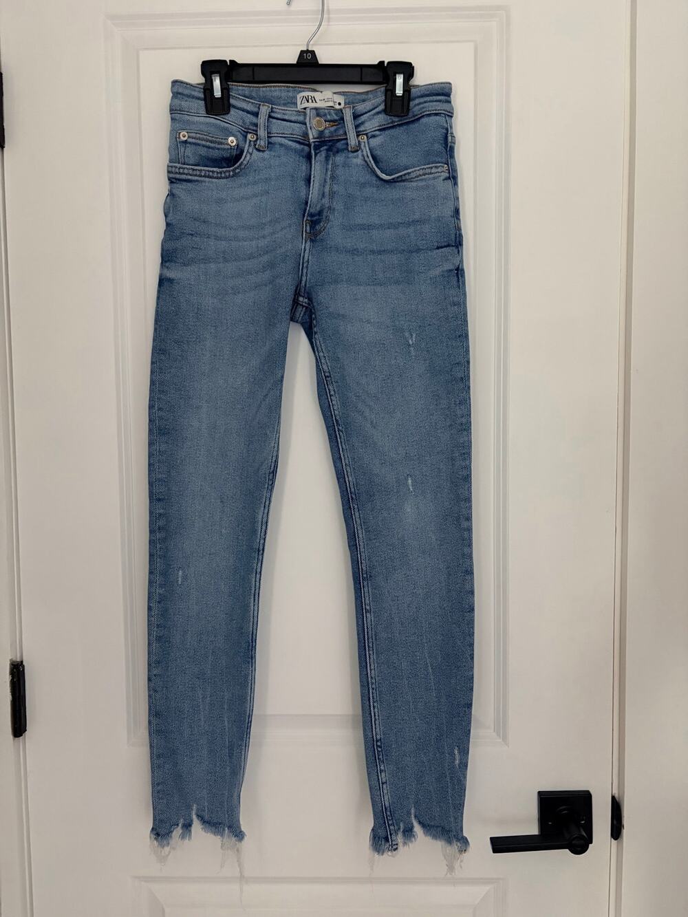 Zara Mid-Rise Slim Tapered Jeans Raw Fray Hem Blue Size 36 (US 4)